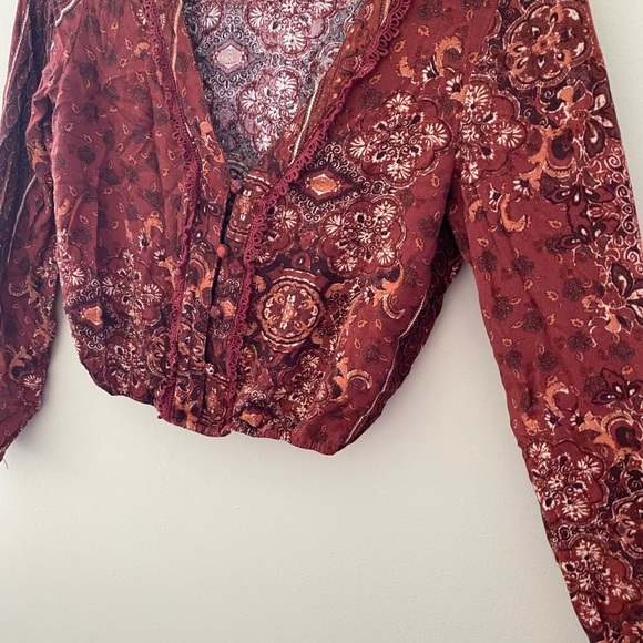 Women’s Kendall + Kylie Red Paisley Button Down Long Sleeve Blouse Size Small - Picture 3 of 5